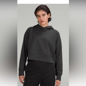 *****SOLD******Lululemon loungeful Cropped hoodie. Size 6. Black/black sparkle.